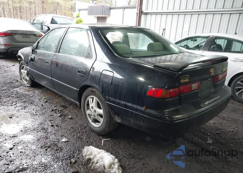 1997 Toyota Camry Le z USA, uszkodzony, nr VIN JT2BG22K5V0021599